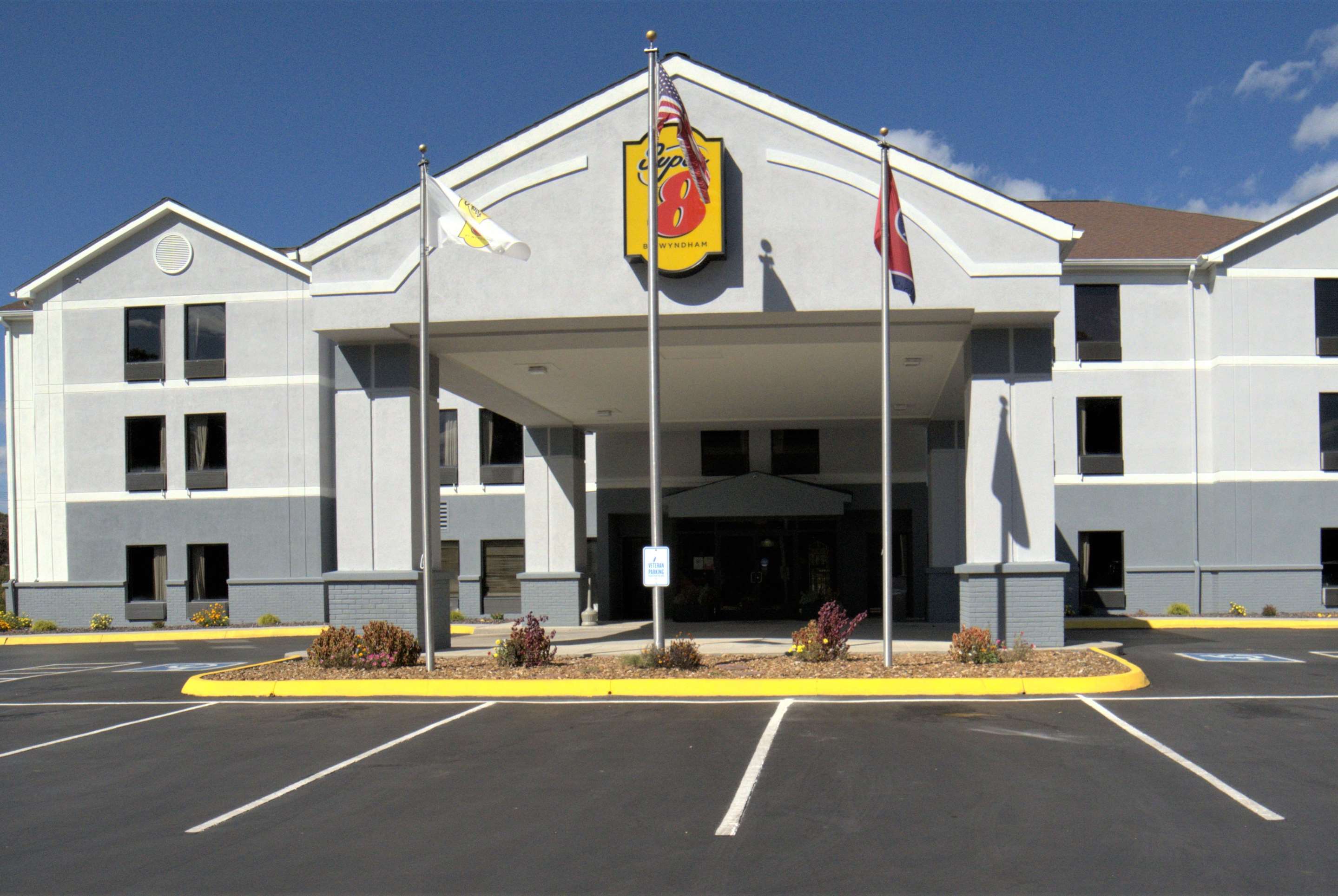 Exterior | Super 8 by Wyndham Crossville TN