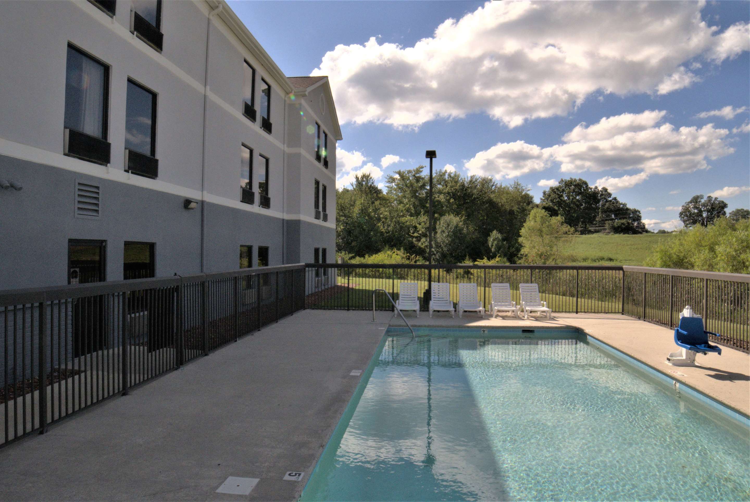 Pool | Super 8 by Wyndham Crossville TN