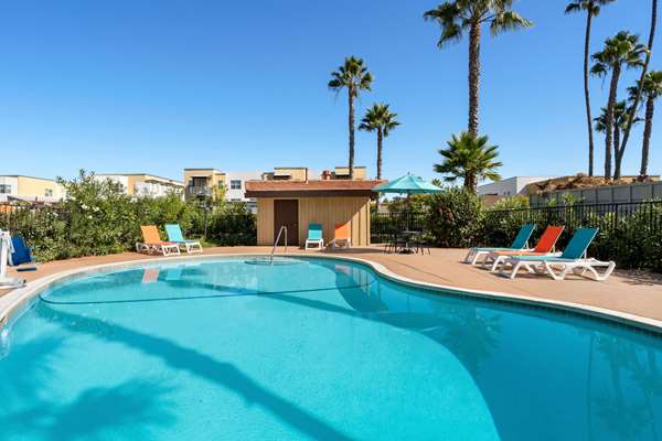 Pool - Howard Johnson Inn San Diego State University