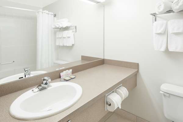  - Super 8 Hotel High River