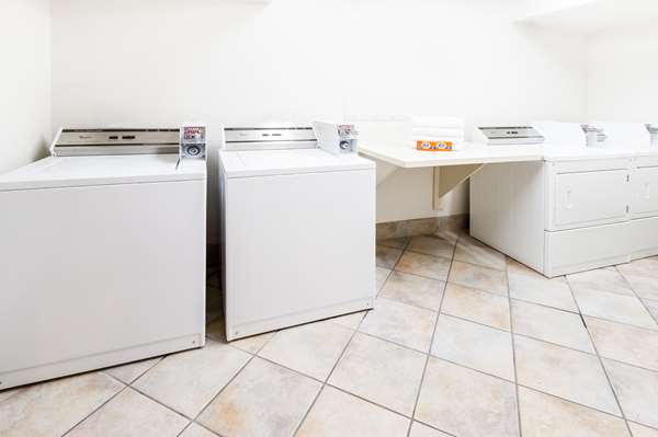  - Super 8 Hotel High River