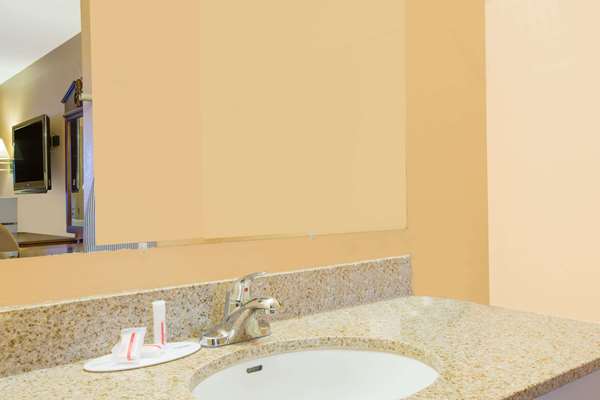  - Super 8 Motel Talladega