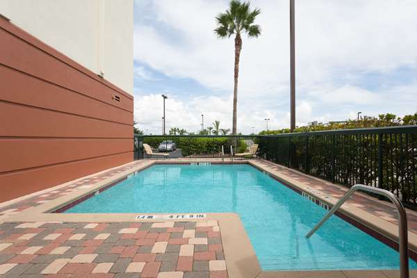Pool - Wingate by Wyndham Hotel Airport Orlando