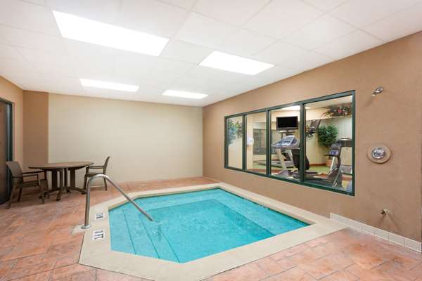 Pool - Wingate by Wyndham Hotel Airport Orlando