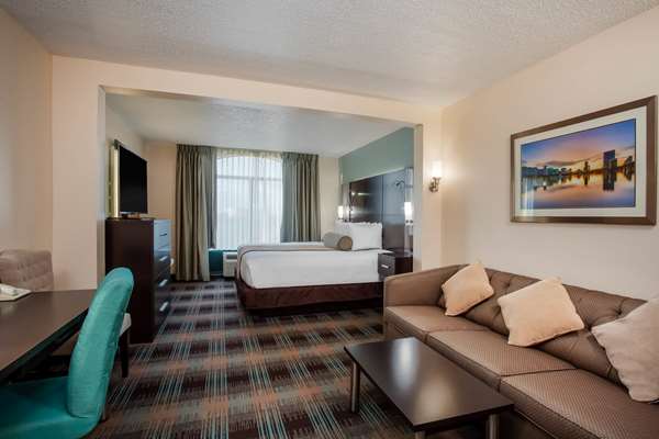 Suite - Wingate by Wyndham Hotel Airport Orlando