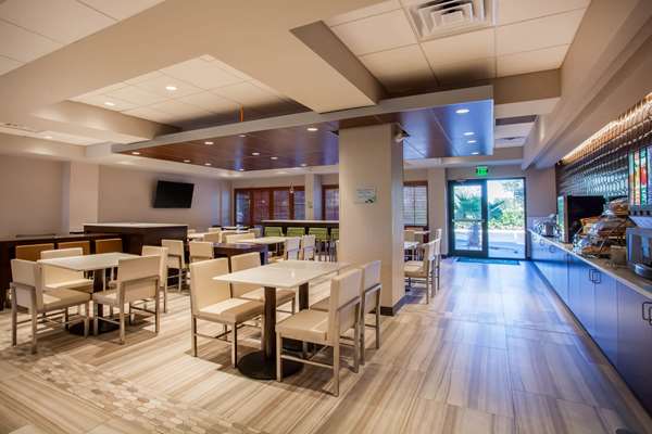  - Wingate by Wyndham Hotel Airport Orlando