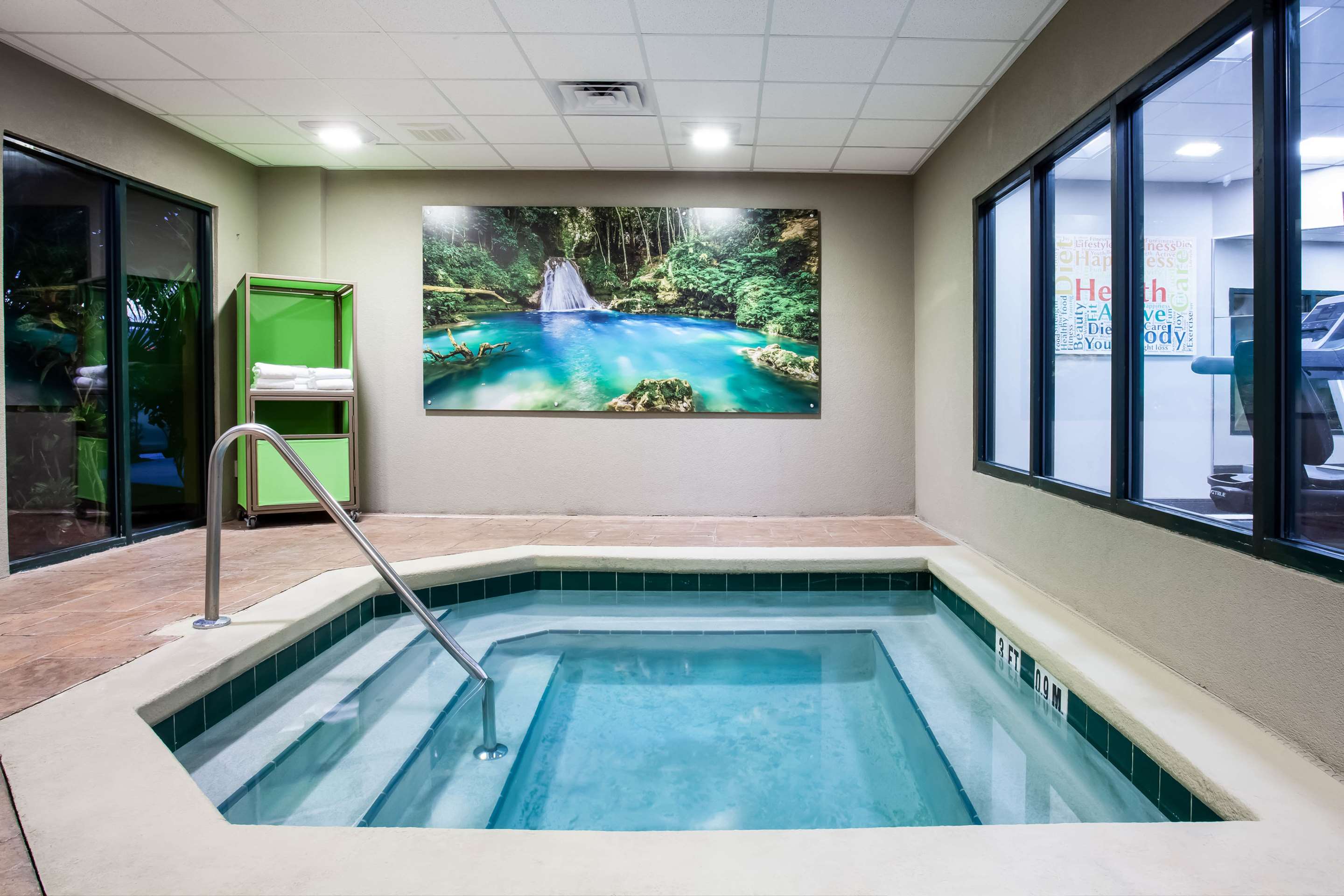 hot tub | Wingate by Wyndham - Orlando International Airport