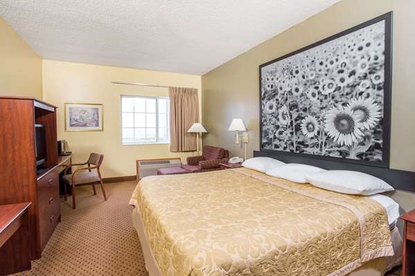  - Super 8 Motel Osage