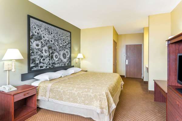  - Super 8 Motel Osage