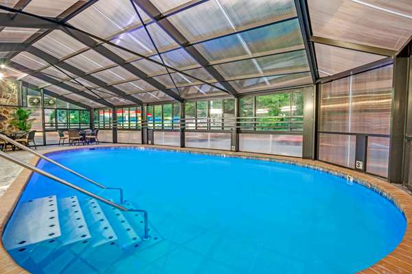 Pool - Baymont Inn & Suites Gatlinburg