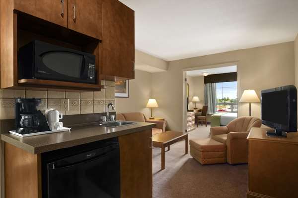 Suite - Super 8 Hotel Fort St John
