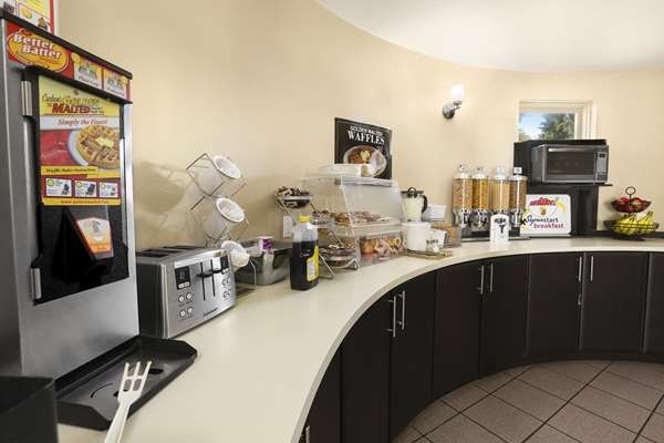  - Super 8 Hotel North Bay