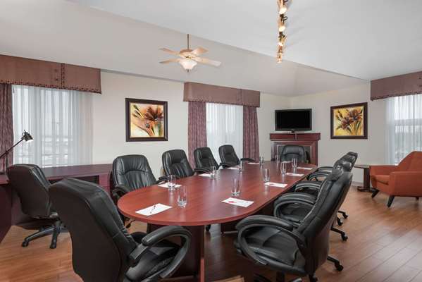 Suite - Ramada Plaza Hotel Manoir du Casino Gatineau