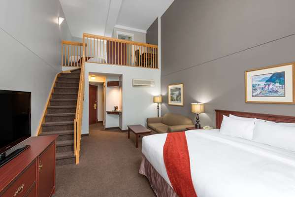 Suite - Ramada Plaza Hotel Manoir du Casino Gatineau