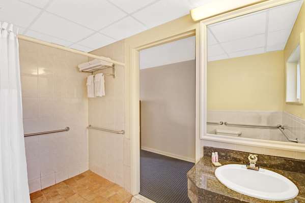  - Super 8 Hotel Milford - I-95, Exit 39