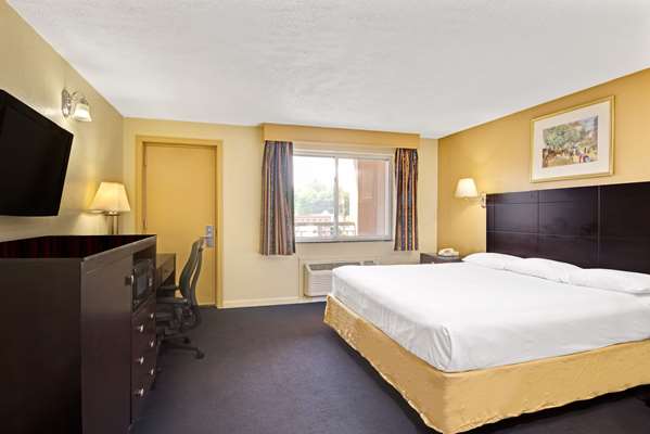  - Super 8 Hotel Milford - I-95, Exit 39