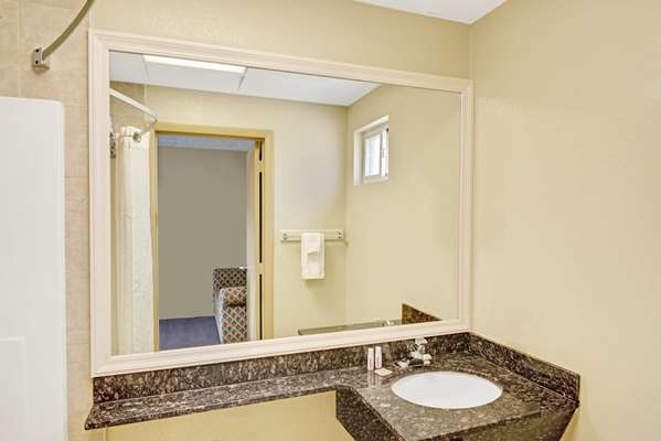  - Super 8 Hotel Milford - I-95, Exit 39