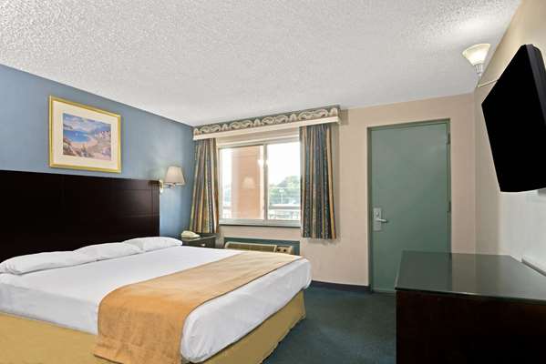  - Super 8 Hotel Milford - I-95, Exit 39