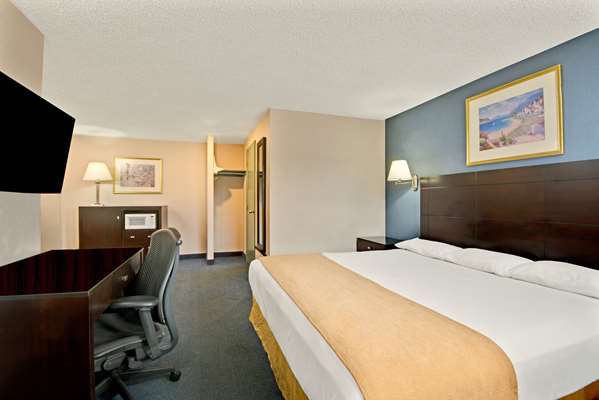 Suite - Super 8 Hotel Milford - I-95, Exit 39