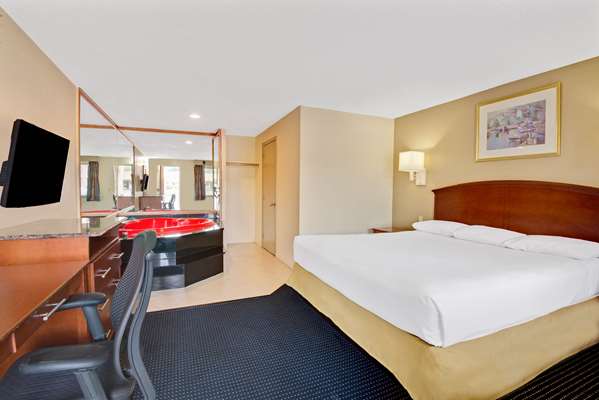 Suite - Super 8 Hotel Milford - I-95, Exit 39