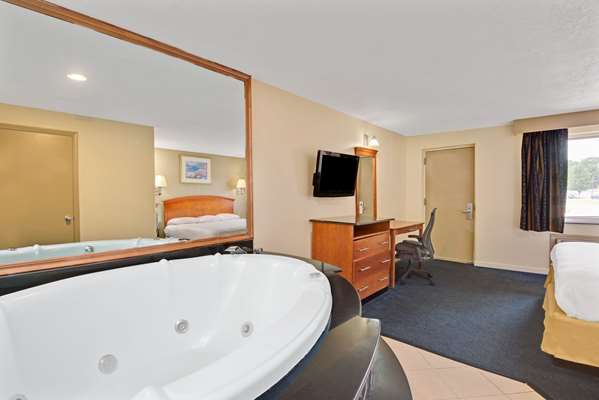 Suite - Super 8 Hotel Milford - I-95, Exit 39