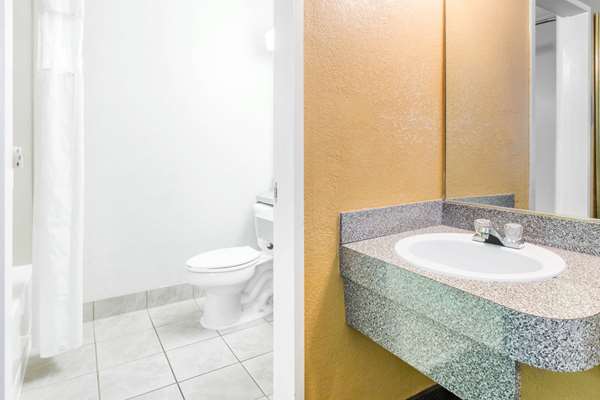  - Howard Johnson Hotel Lake City - I-75, Exit 427