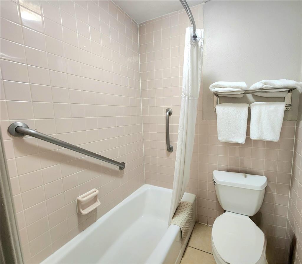 DAYS INN MCALLEN TX-guestroom-Guest Room,Bathroom,Accessibility,On-Site.jpg
