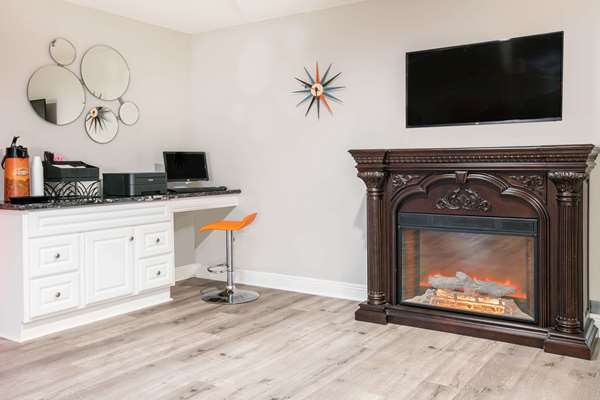  - Howard Johnson Inn Scott - I-10, Exit 97