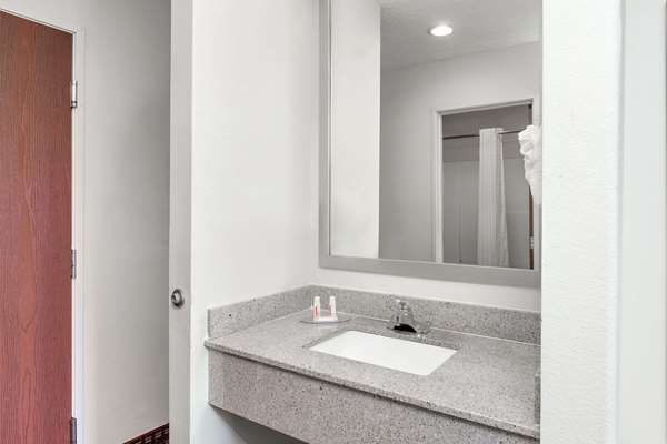  - Howard Johnson Inn Scott - I-10, Exit 97