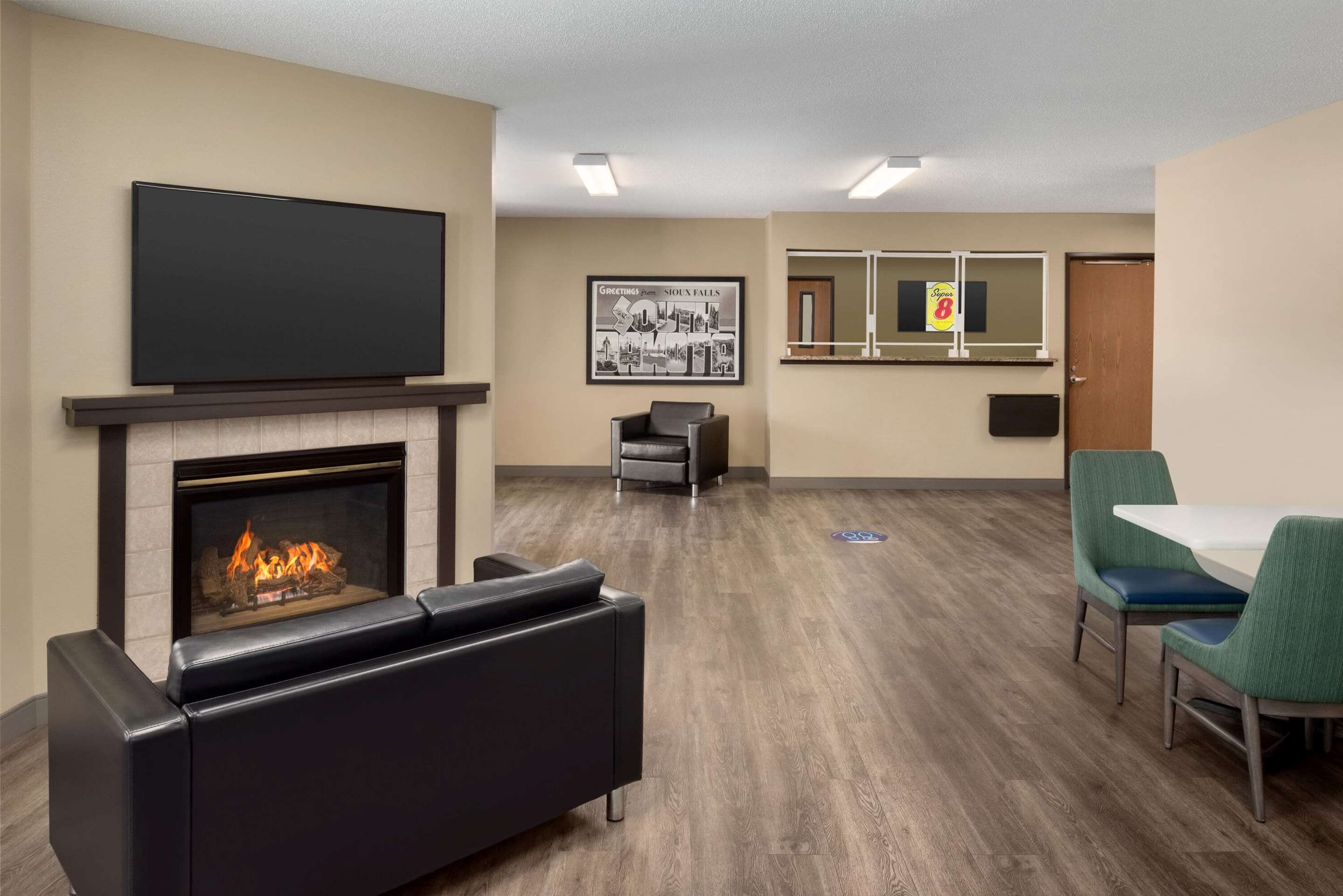 Lobby | Super 8 by Wyndham Sioux Falls