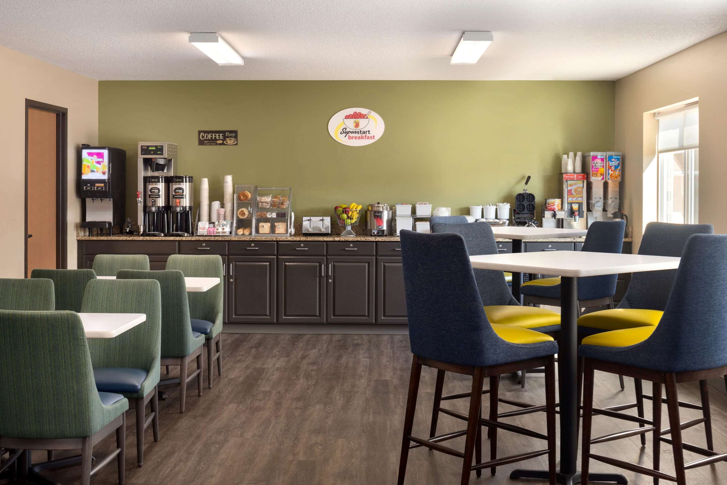 Restaurant | Super 8 by Wyndham Sioux Falls