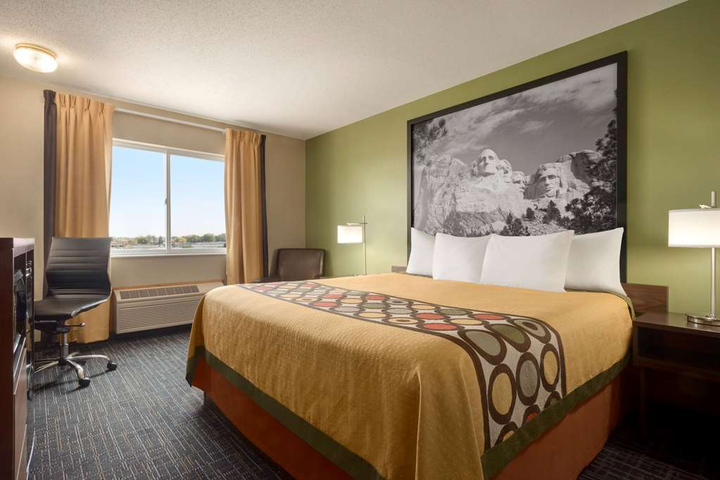 SUPER 8 BY WYNDHAM SIOUX FALLS-guestroom-Guest Room,On-Site.jpg