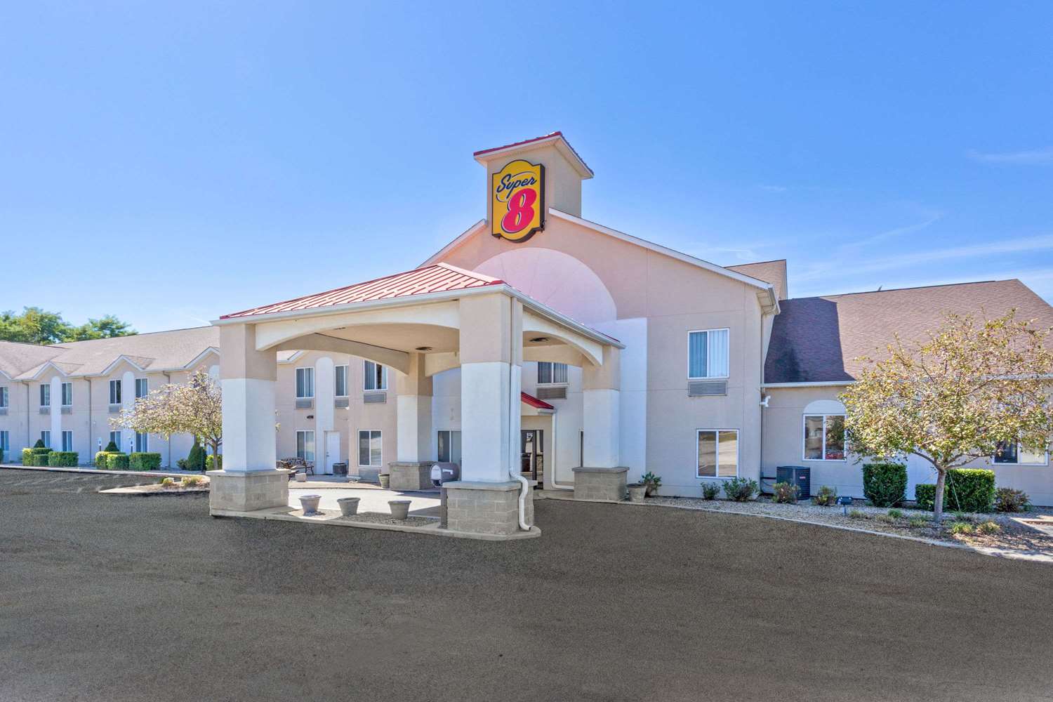 Super 8 Hotel Cloverdale I70, Exit 41, IN See Discounts