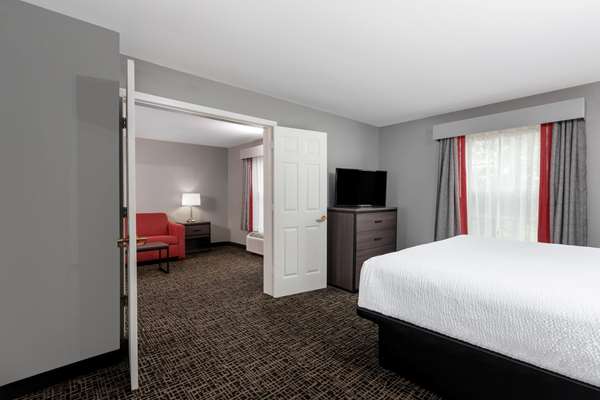 Suite - Ramada Hotel Sellersburg - I-65, Exit 9