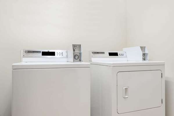  - Days Inn & Suites Prattville - I-65, Exit 179