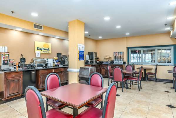  - Days Inn & Suites Prattville - I-65, Exit 179