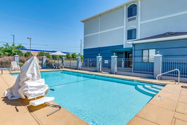 Pool - Days Inn & Suites Prattville - I-65, Exit 179
