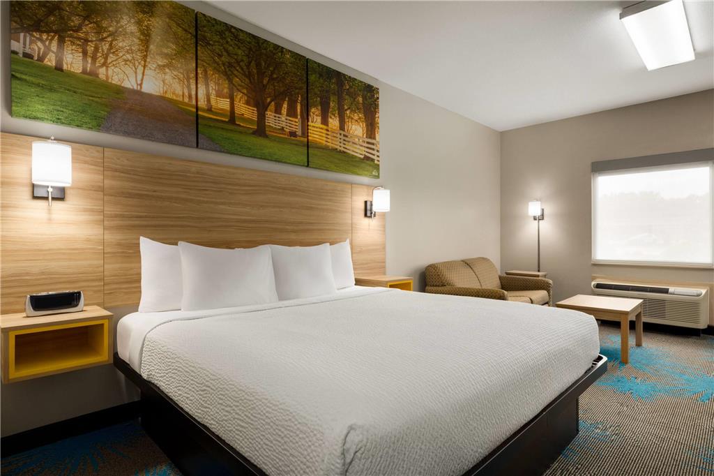 DAYS INN AND SUITES PRATTVILLE-guestroom-Guest Room,Suite,On-Site.jpg