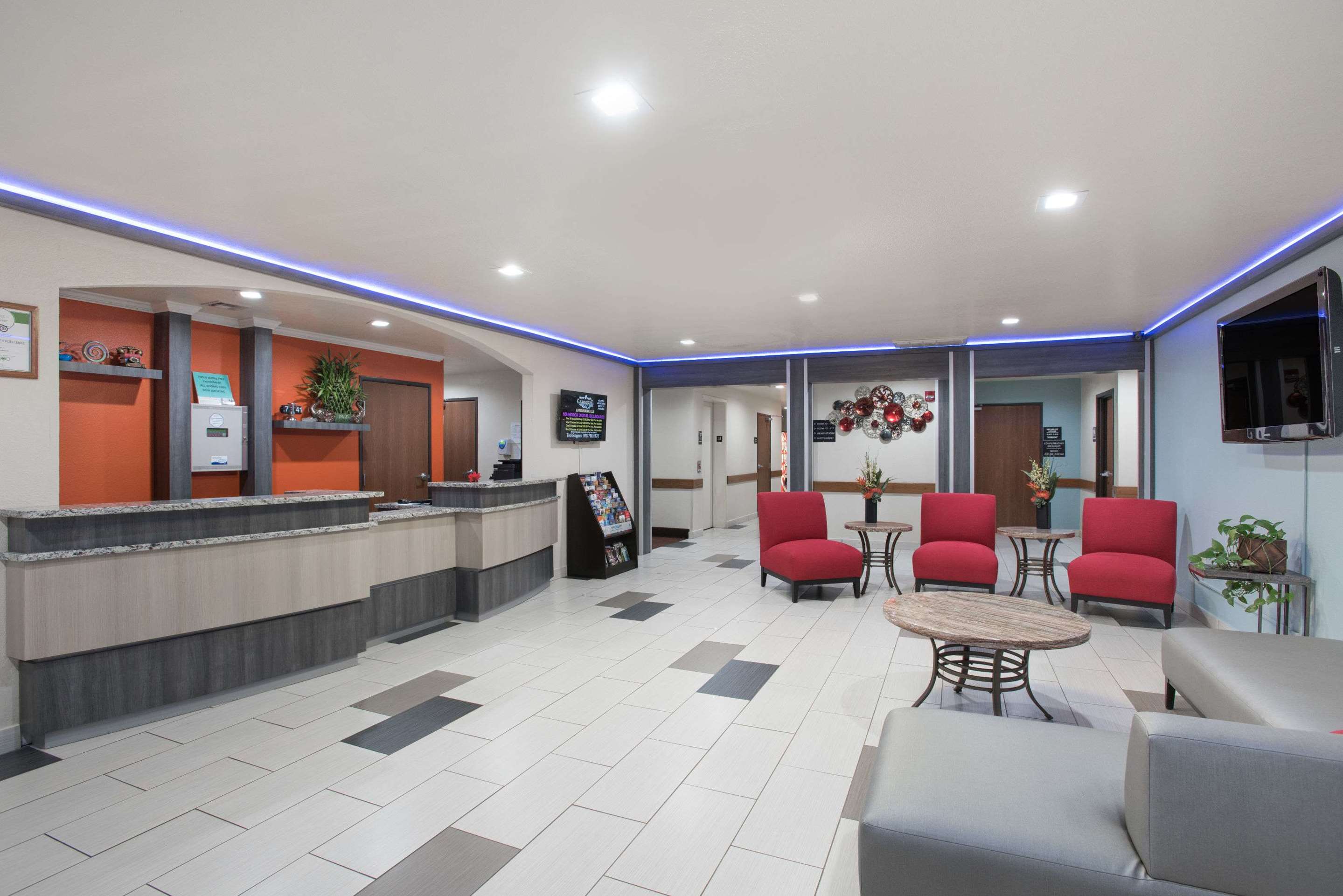 Lobby | Super 8 by Wyndham Claremore OK