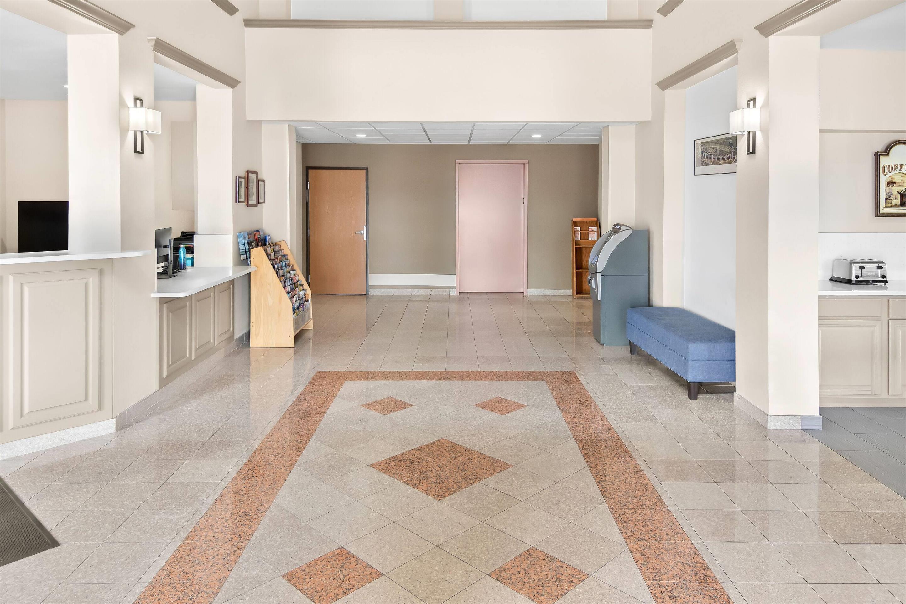 Lobby | Super 8 by Wyndham Fort Worth Stockyards