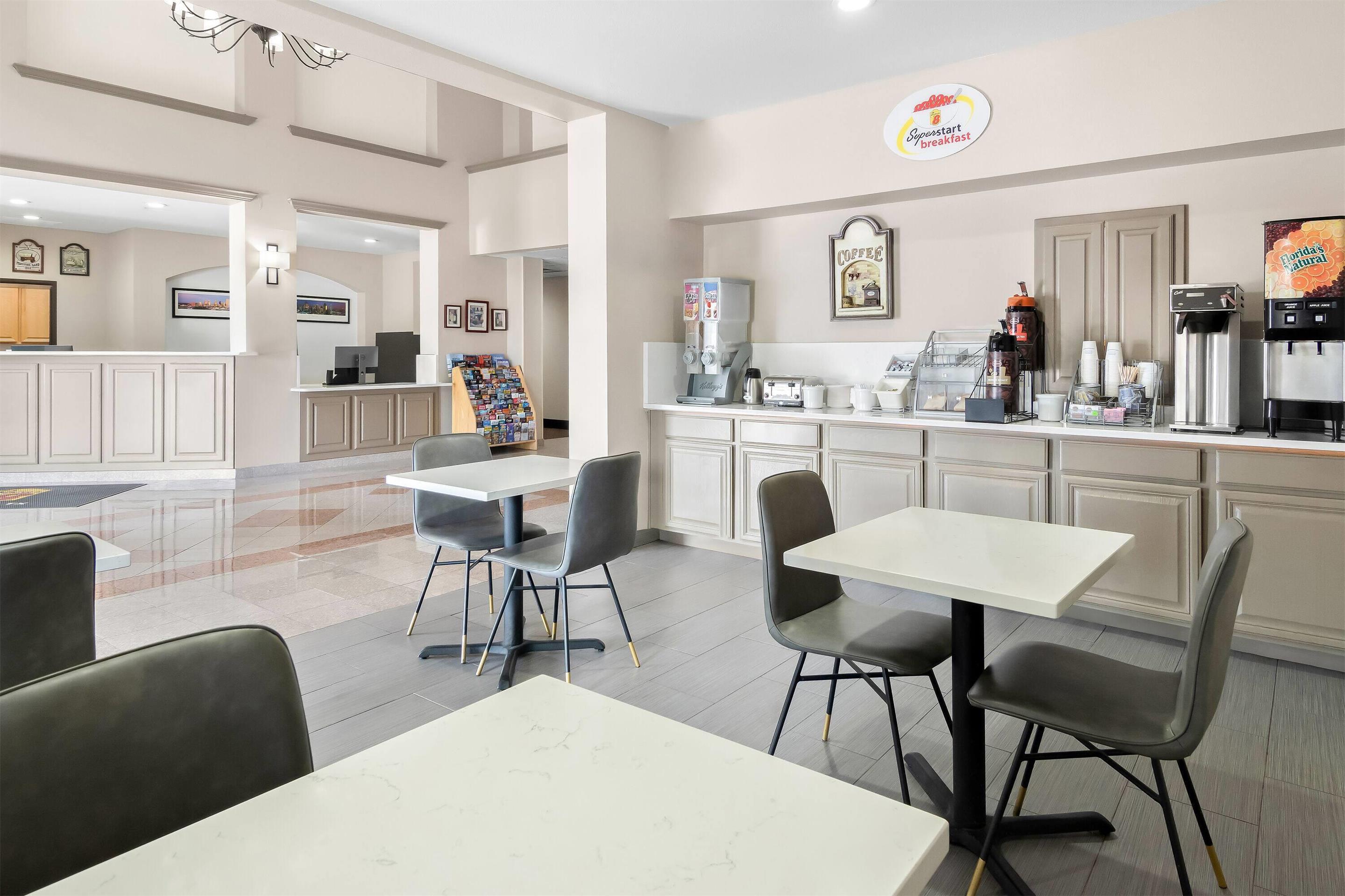 Breakfast Area | Super 8 by Wyndham Fort Worth Stockyards