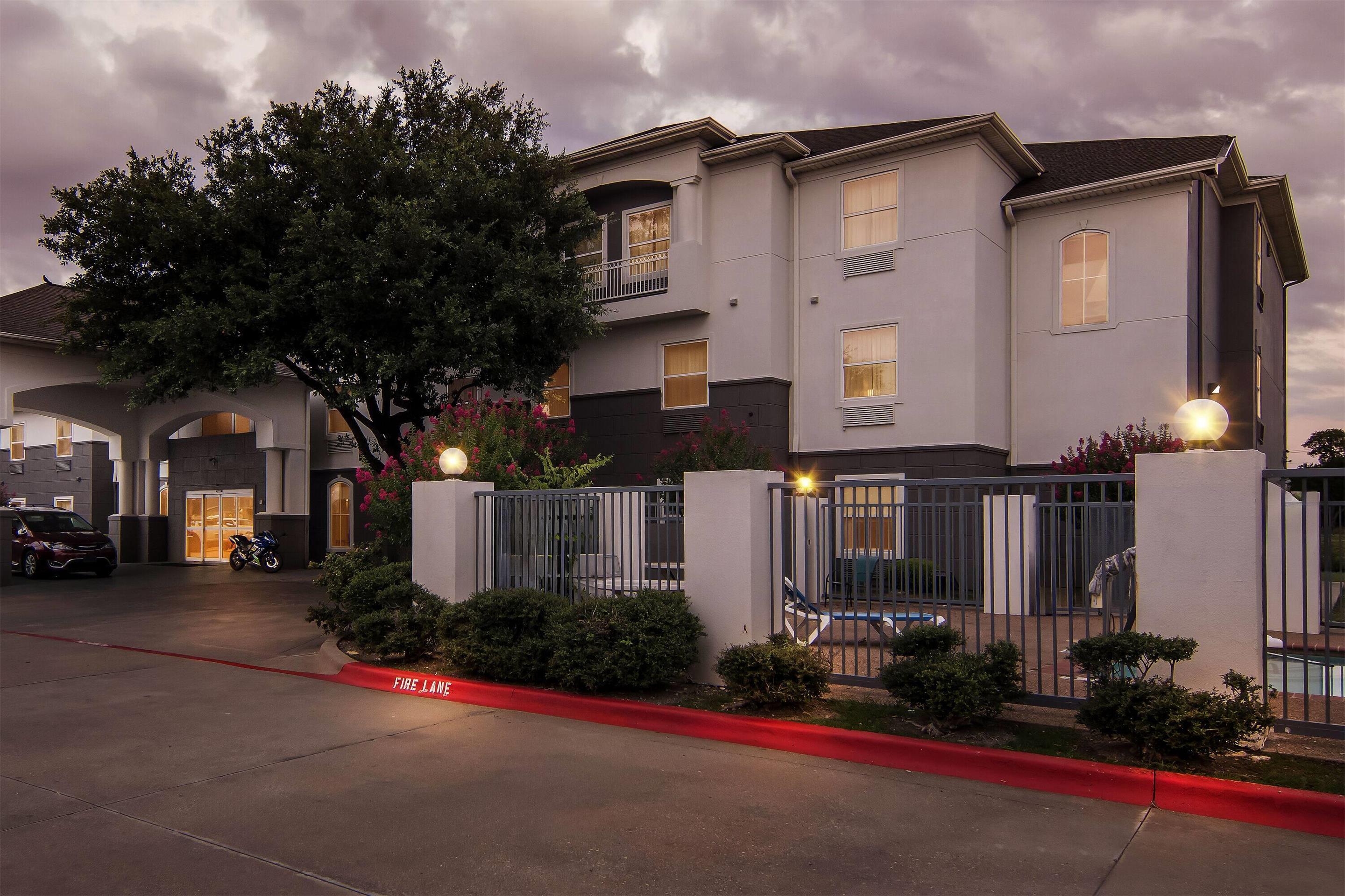 Exterior | Super 8 by Wyndham Fort Worth Stockyards