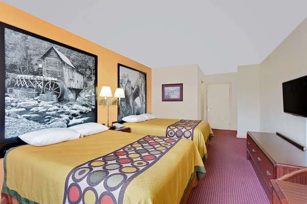  - Super 8 Hotel Hillsville - I-77, Exit 14