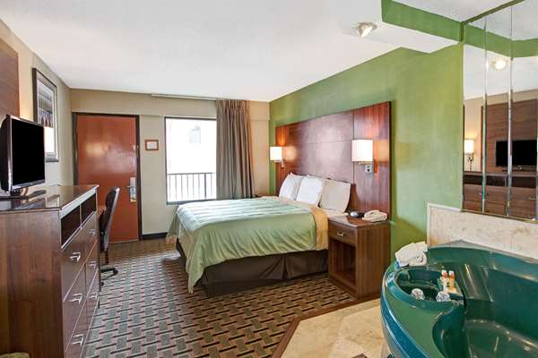 Suite - Days Inn Conover - I-40, Exit 128