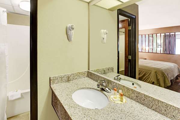  - Days Inn Conover - I-40, Exit 128