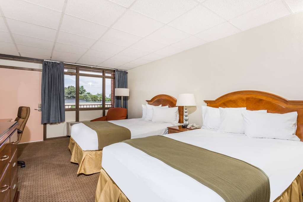 DAYS INN BY WYNDHAM BEDFORD-guestroom-Guest Room,On-Site.jpg