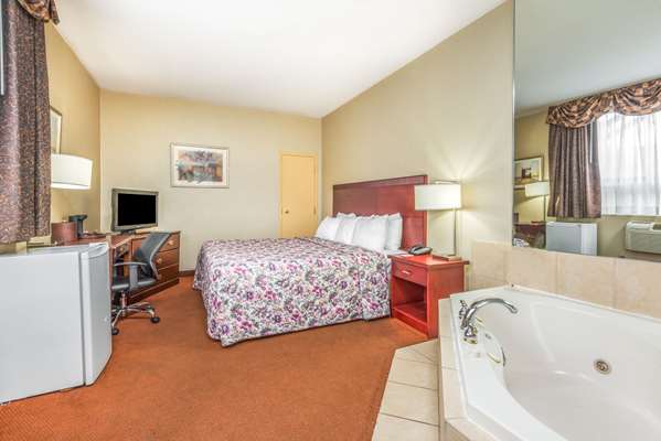  - Howard Johnson Inn West Lakeshore Toronto