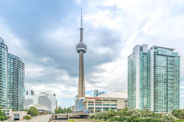 Exterior view - Howard Johnson Inn West Lakeshore Toronto