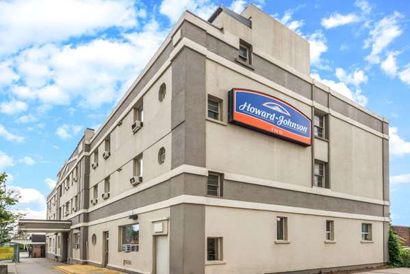 Exterior view - Howard Johnson Inn West Lakeshore Toronto