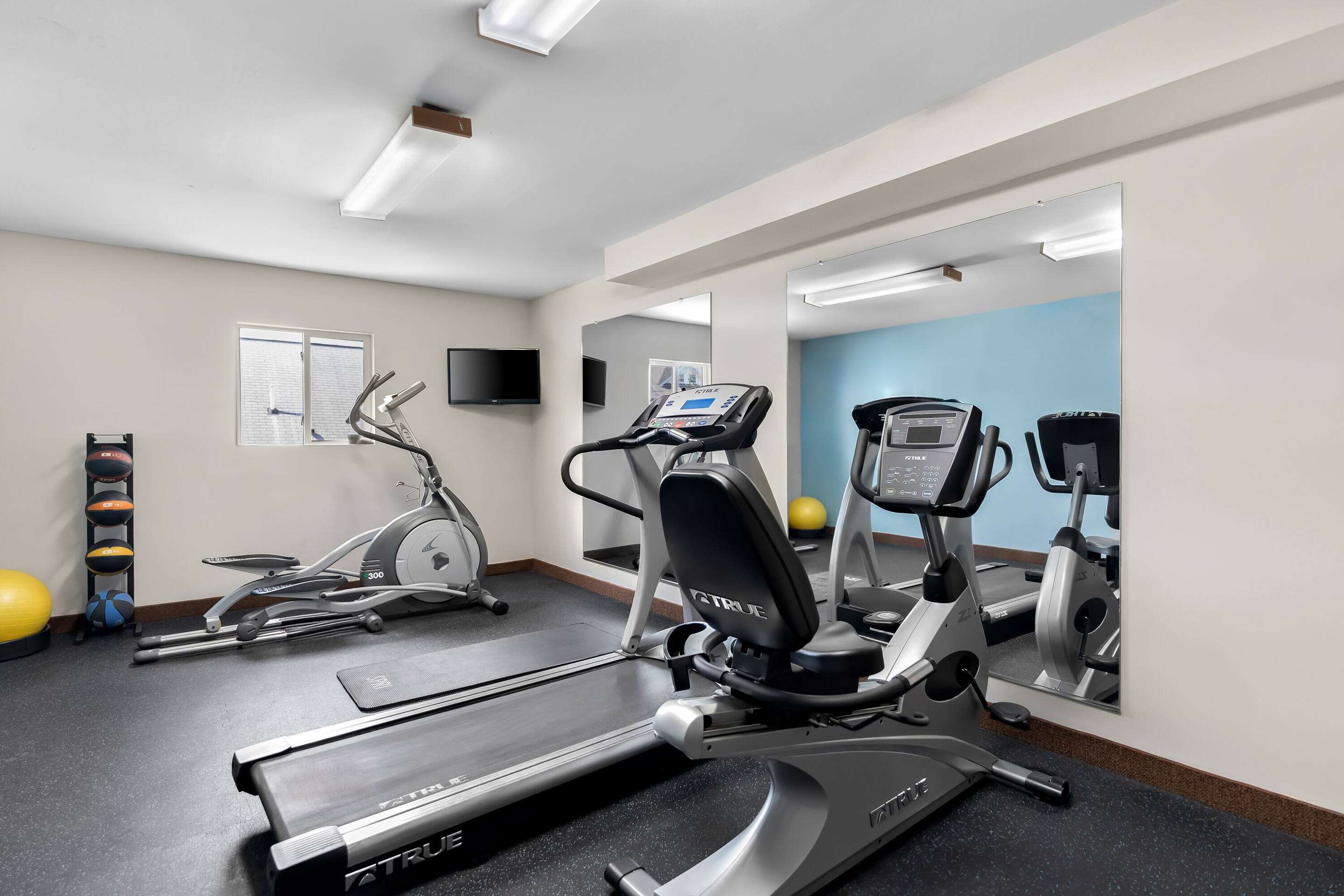 Health club fitness center gym | Days Inn by Wyndham Albany SUNY
